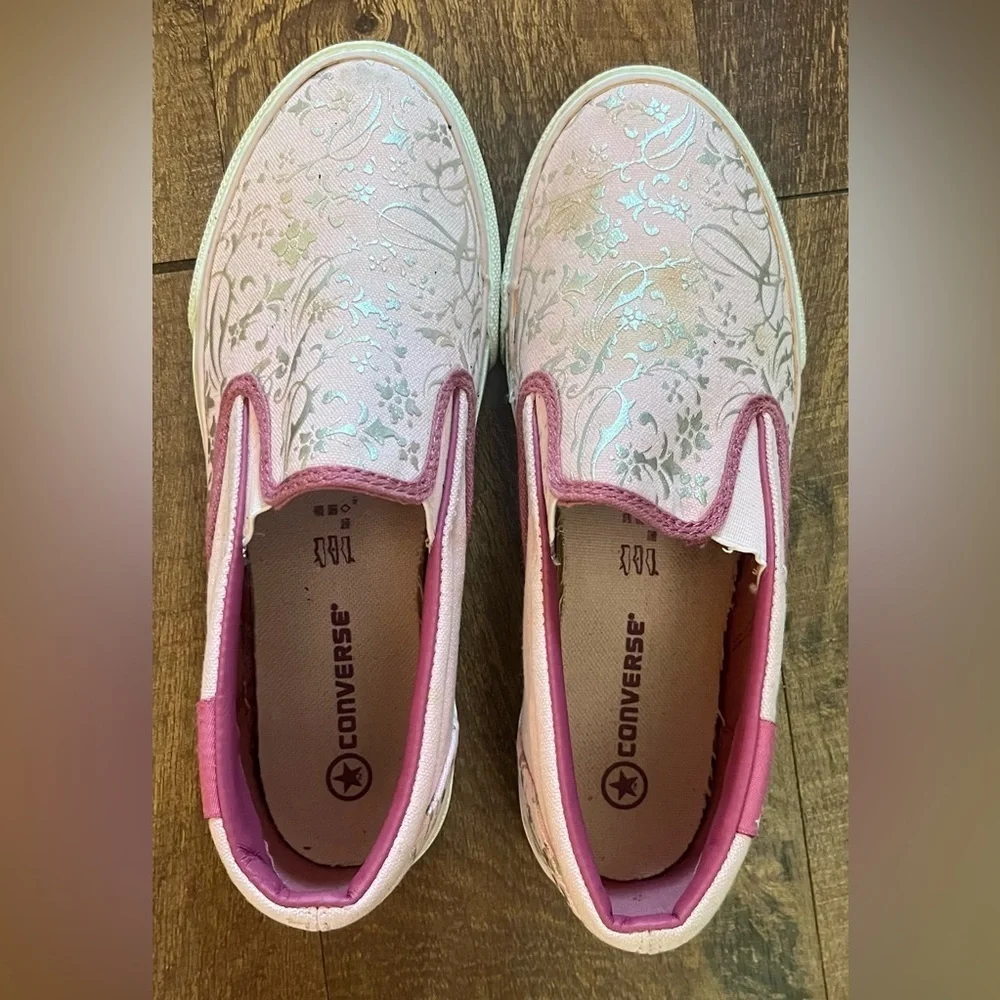 Converse girls slip on sneakers big girls size 3